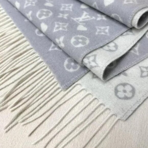 Louis Vuitton Monogram Cashmere Scarf – Grey & White - Picture 4 of 5